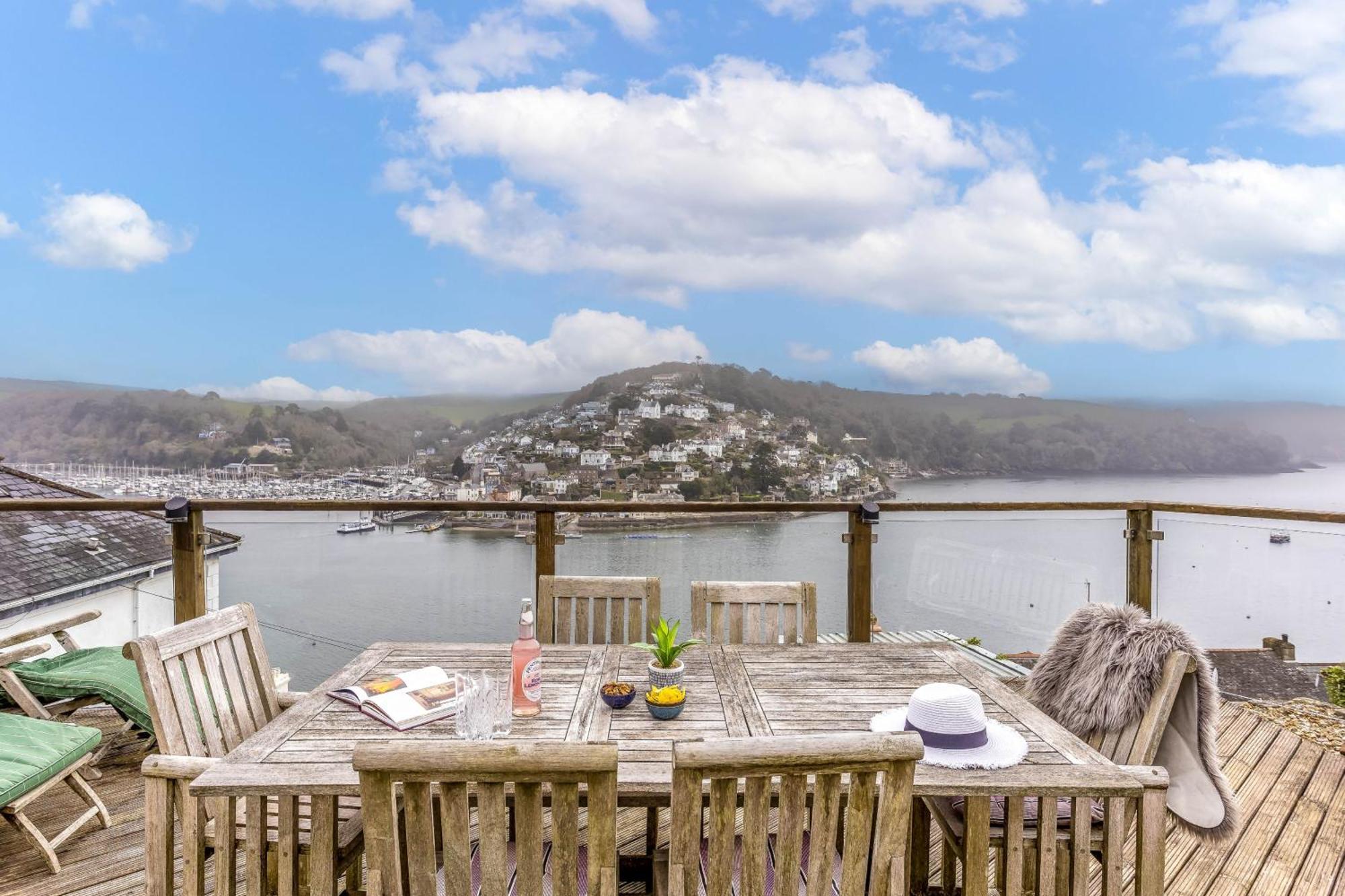 Uphigh - Elevated Family Home With Stunning River Views Dartmouth Ngoại thất bức ảnh