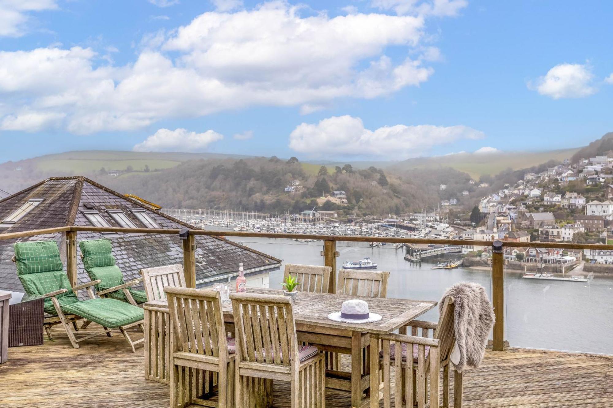 Uphigh - Elevated Family Home With Stunning River Views Dartmouth Ngoại thất bức ảnh